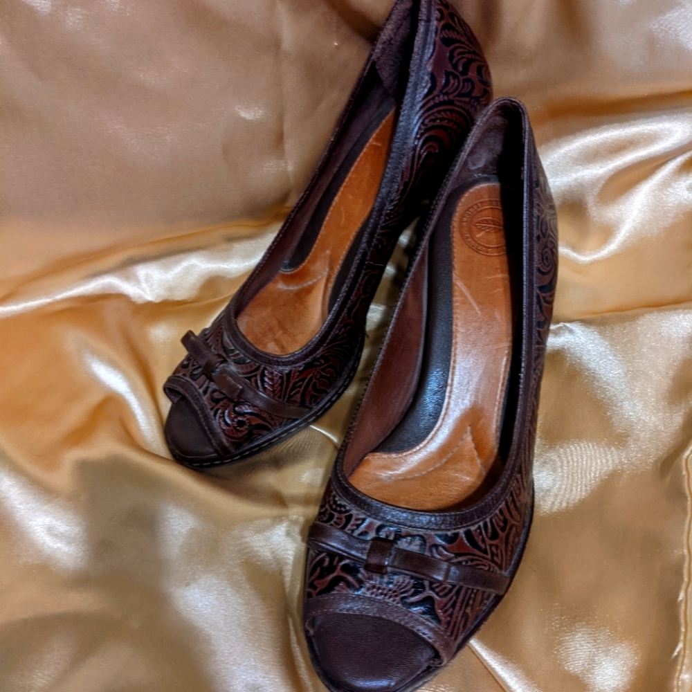 Sz 8 Nurture heels